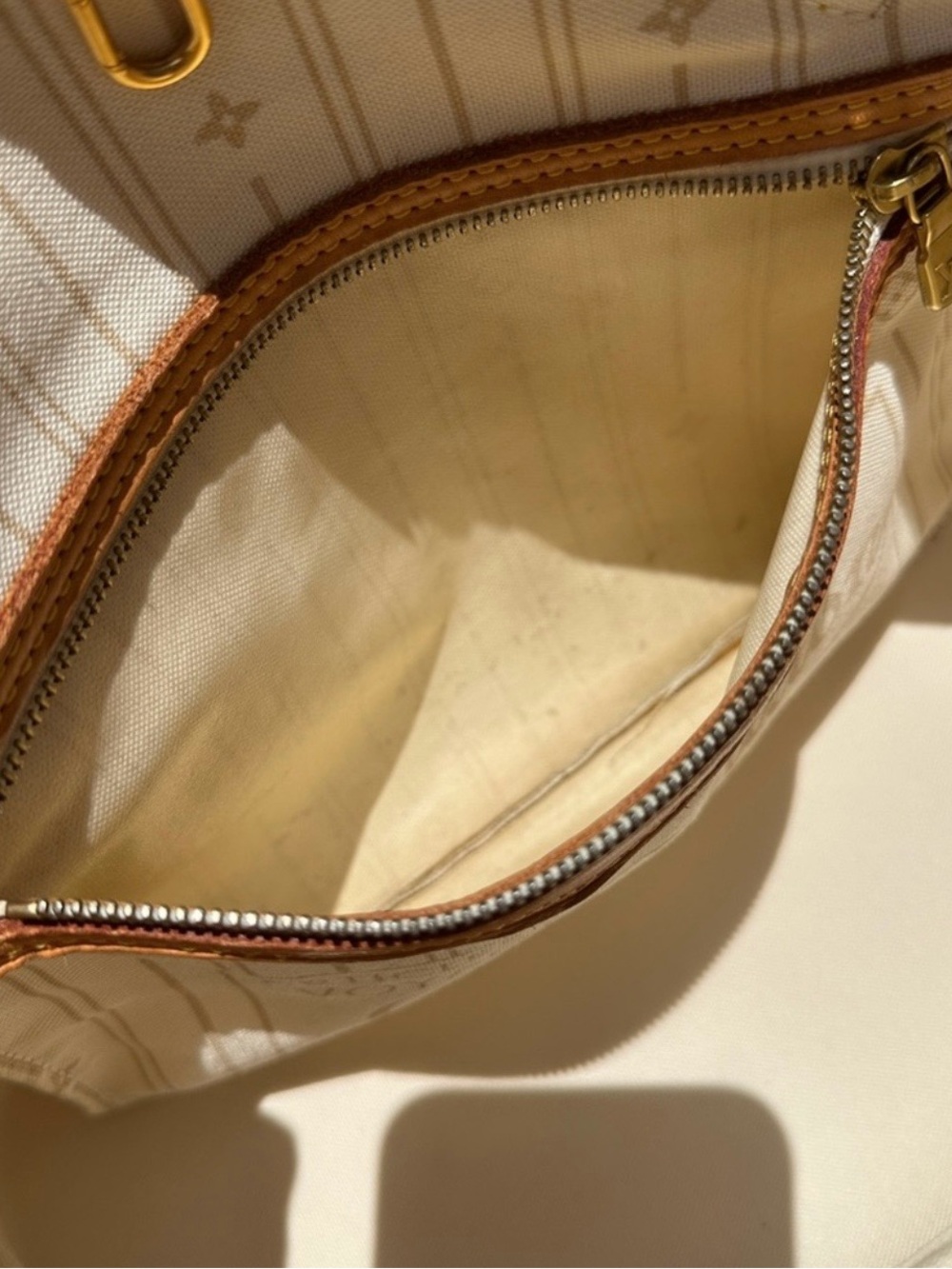 Louis Vuitton Neverfull MM, white - Picture 14 of 15